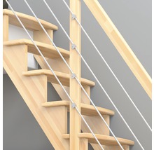 Holztreppe mit Geländerseilen