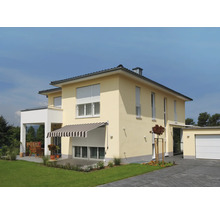 Haus mit Markise und Rollläden
