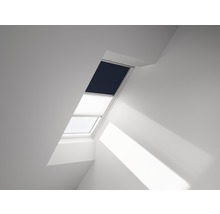 Dachfenster mit Verdunkelungsrollo und Faltstore