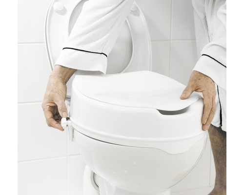 Toilettensitzerhöhung auf einer Toilette montiert