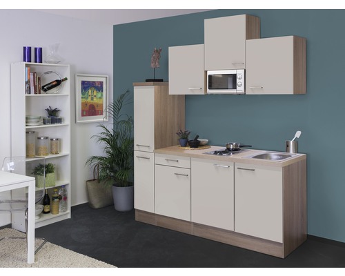 Singleküche Flex Well Nepal 9875 Kaschmir/Sonoma Eiche 180 cm inkl. Einbaugeräte Kleine Küche mit Hängeschränken und Mikrowelle in einem hellen, organisierten Raum.