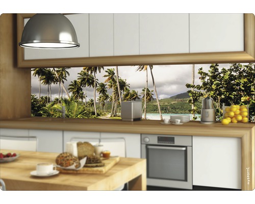 Küchenrückwand mit tropischem Strandmotiv in einer modernen Küche