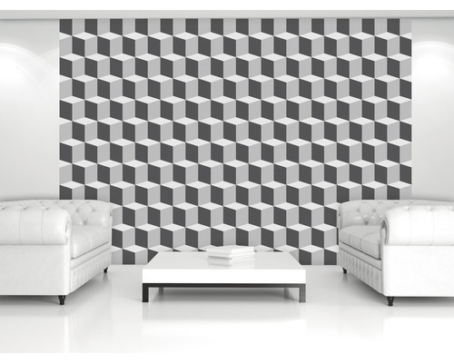 Wohnzimmer mit geometrischer Würfel Tapete in Grau und Weiß, zwei Sesseln und einem Tisch