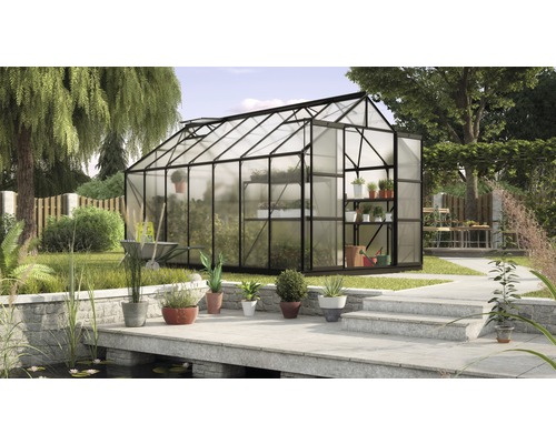 Gewächshaus Vitavia Uranus 11500 Hohlkammerplatten 6 mm 257x445 cm schwarz Gewächshaus im Garten mit Pflanzen und Gartenzubehör