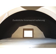 Innenansicht eines Vogelhauses mit zusätzlicher Innenwandisolierung und Einflugloch