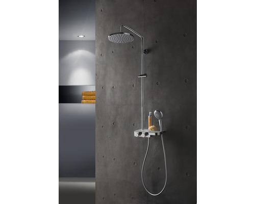 Duschsystem mit Kopf- und Handbrause im modernen Badezimmer