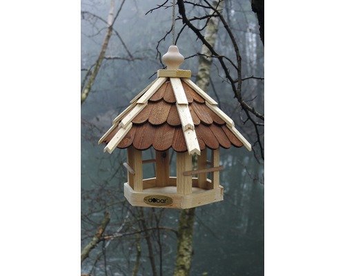 Hängendes Vogelhaus aus Holz mit Schindeldach