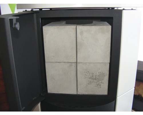 Offener Kaminofen mit Speichersteinen