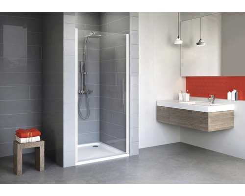 Drehtür für Nische Schulte Alexa Style 2.0 900x1920 mm Echtglas Klar hell weiß Badezimmer mit Dusche, Waschbeckenunterschrank und Handtüchern auf Hocker