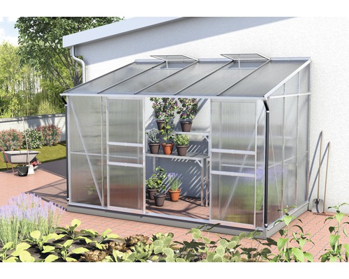 Anlehngewächshaus Vitavia Ida 6500 Hohlkammerplatten 6 mm 201x324 cm Aluminium Gewächshaus Anlehngewächshaus mit Regalen und geöffneten Fenstern