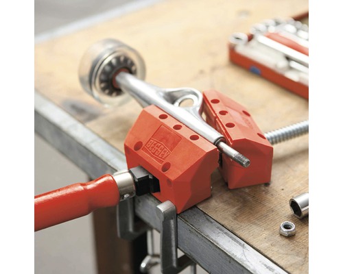 BESSEY Winkelspanner mit Werkstück auf Werkbank