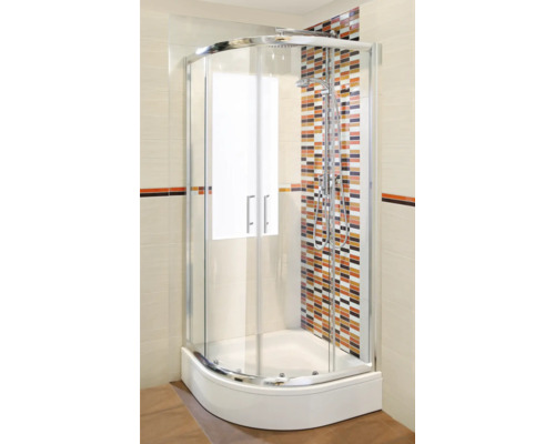 Eckdusche mit klarer Glasabtrennung und Duschkopf