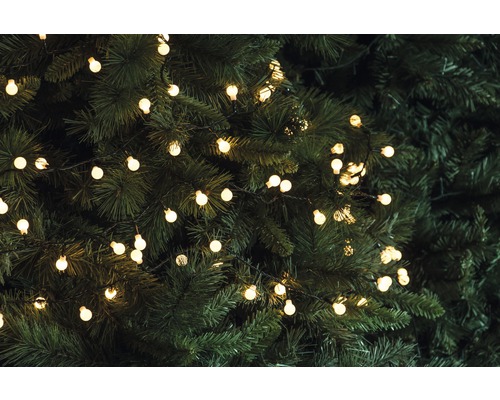 Lichterkette mit Kugelförmigen Leuchten auf einem Weihnachtsbaum