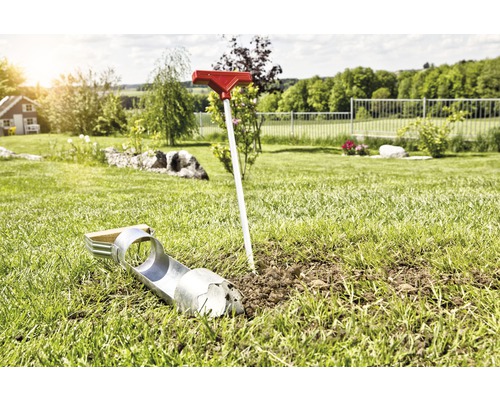 Bodenprobenstecher zur Gartenarbeit im Gras