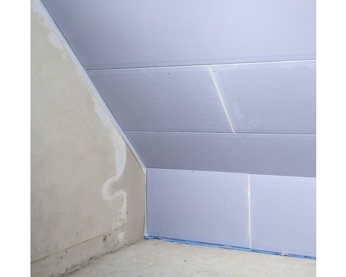 Innenausbau mit Gipskartonplatten an Decke und Wand