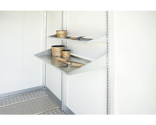 Regalsystem mit Metallböden und Gartenzubehör
