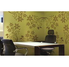 Wandgestaltung mit floralem Wandtattoo in einem Büro.