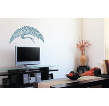 Wohnzimmer mit Wandtattoo eines fliegenden Kranichs über einem Fernseher