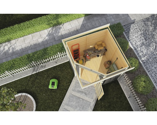 Ansicht von oben eines Gartenschuppens im Garten mit Rasenmäher