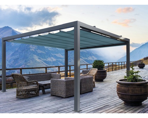 Terrasse mit grauem Pavillon, Sitzgruppe und Bergblick