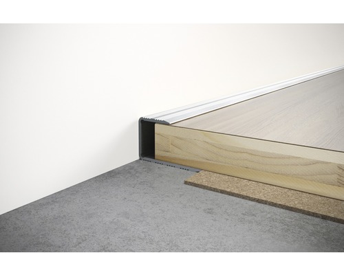 Aluminium Treppenkantenprofil auf Holztreppe