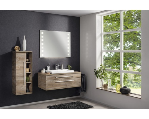 Modernes Badezimmer mit Waschtischunterschrank, Spiegelschrank mit Beleuchtung und Hochschrank