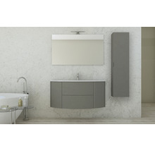 Badezimmer mit Waschbeckenunterschrank, Spiegelschrank und Hochschrank