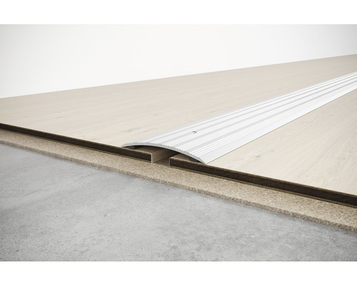 Bodenbelagsprofil aus Aluminium zur Verbindung verschiedener Bodenhöhen.