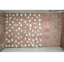 Ziegelwand mit Mörtel für Fliesen