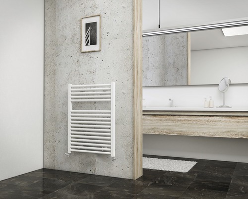 Designheizkörper Schulte München 775x600 mm weiß Badezimmer mit Handtuchwärmer, Waschbecken und Spiegel