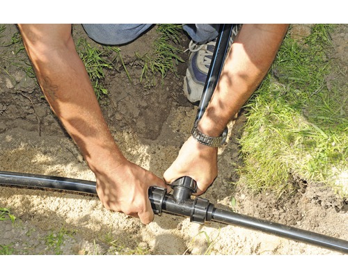 Installation eines Bewässerungssystems mit T-Stück Verbinder