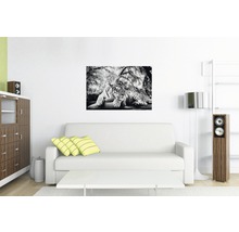Wohnzimmer mit Sofa und einem Wandbild, das einen Tiger in Schwarzweiß zeigt