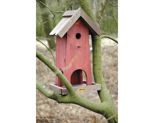 Vogelhaus aus Holz am Baum befestigt