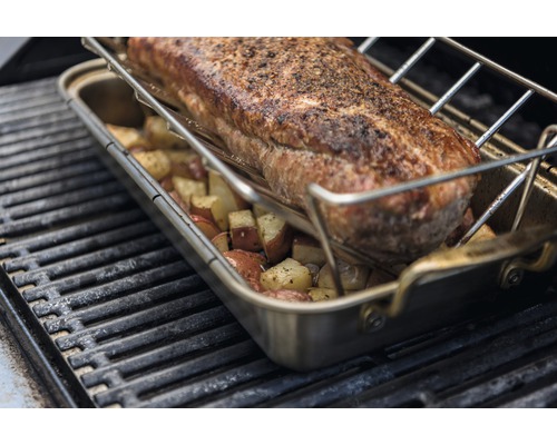 Braten mit Kartoffeln auf Grillrost