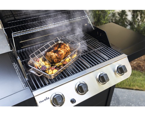 Char-Broil Grill mit Braten und Gemüse im Bratenkorb