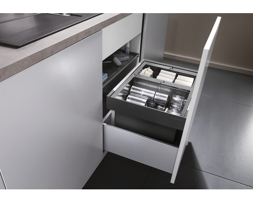 Küchenschrank mit Auszug und Ordnungssystem für Küchenutensilien