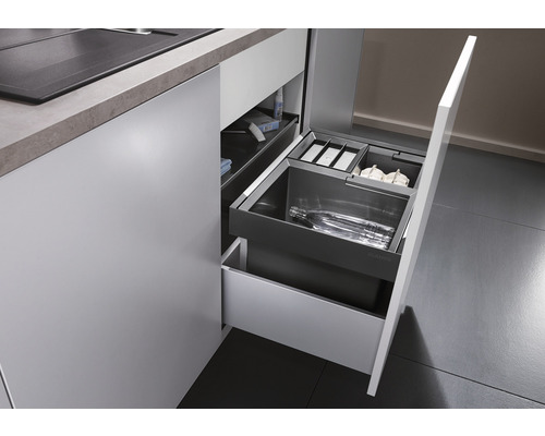 Küchenschrank mit Auszug und Ordnungssystem für Küchenutensilien