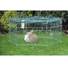 Freilaufgehege für Kleintiere mit zwei Kaninchen im Garten