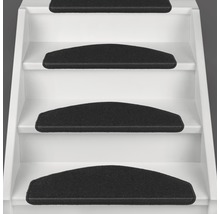 Treppe mit Treppenstufenmatten aus Stoff