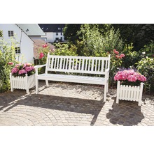 Garten Szene mit einer weißen Gartenbank aus Holz und zwei Blumenkästen mit Pflanzen