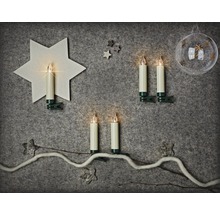 Dekoration mit LED-Kerzen mit Clip und Weihnachtsmotiven auf grauem Hintergrund