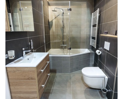Badezimmer mit Waschtisch, Badewanne und Toilette in modernem Design