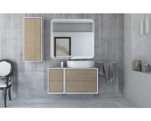 Badezimmer mit Waschtisch, Spiegel, Waschbecken und Hochschrank in hellem Holzdekor vor einer grauen Wand
