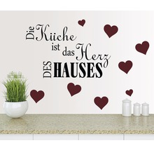 Wandaufkleber mit dem Spruch Die Küche ist das Herz des Hauses und Herzmotiven