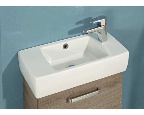 Waschtisch mit Unterschrank und Armatur