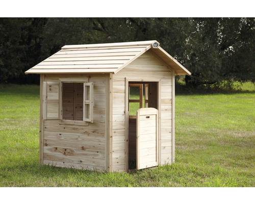 Spielhaus aus Holz mit Fenster und Tür im Garten