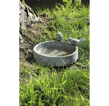 Vogeltränke aus Stein mit zwei Vogel Figuren im Garten