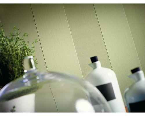 Dekorative Küchenszene mit Kräutern und Behältern