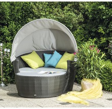 Gartenlounge mit Sonnendach, Kissen und Pflanze für den Außenbereich