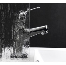 Dekorglas mit Wasserfalldesign und Armatur